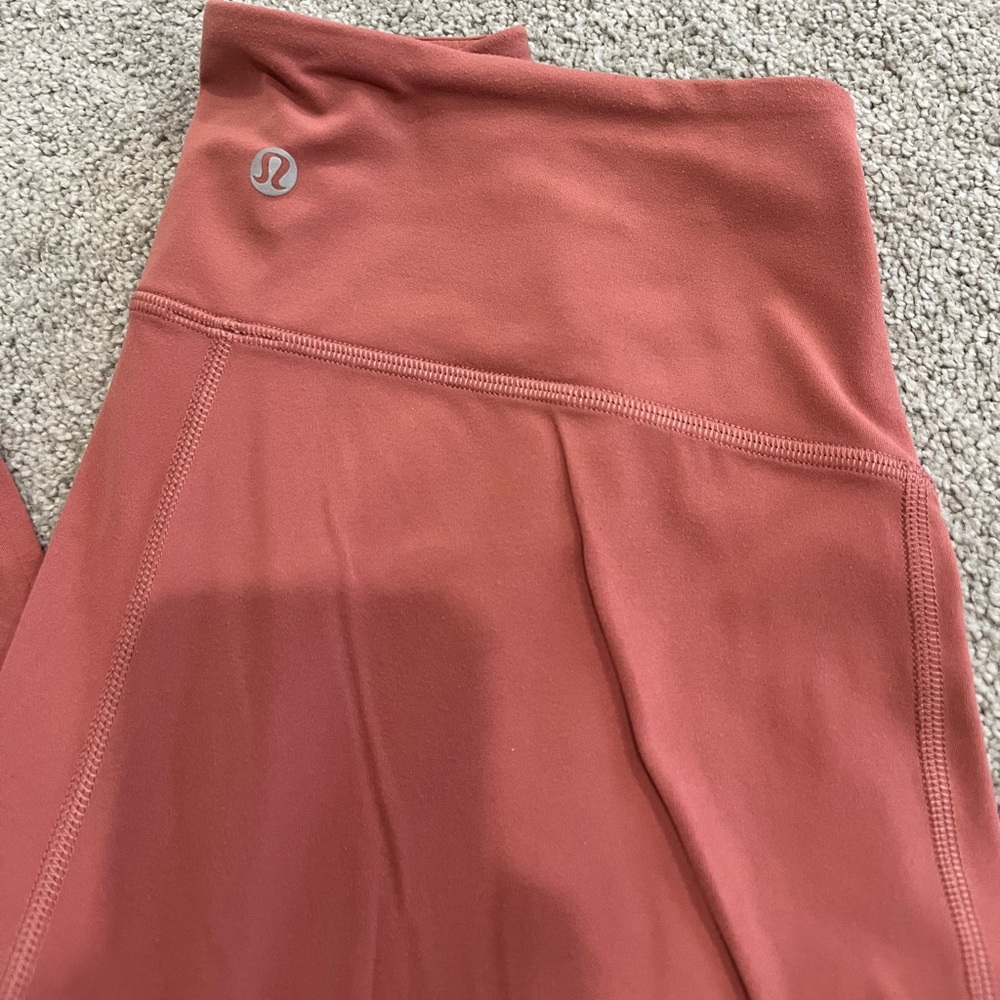 Lulu lemon size 4
